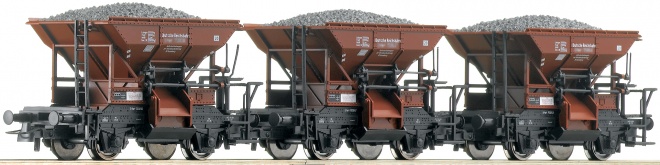 Set of 3 gravel Hopper cars<br /><a href='images/pictures/Roco/67057.jpg' target='_blank'>Full size image</a>
